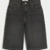 Gewassen zwarte denim korte broek Gewassen zwarte denim korte broek