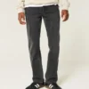 Gewassen zwarte rechte jeans