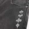 Gewassen zwarte skaterbaggyjeans met jokerprint Gewassen zwarte skaterbaggyjeans met jokerprint