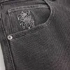 Gewassen zwarte skaterbaggyjeans met jokerprint Gewassen zwarte skaterbaggyjeans met jokerprint