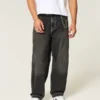 Gewassen zwarte skaterbroek met geborduurde slang Gewassen zwarte skaterbroek met geborduurde slang