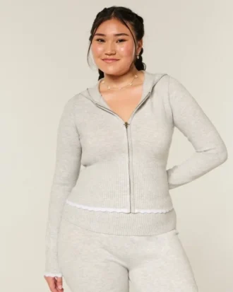 Gilly Hicks Sweater met capuchon en geschulpte zoom Gilly Hicks Sweater met capuchon en geschulpte zoom