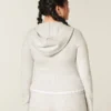 Gilly Hicks Sweater met capuchon en geschulpte zoom Gilly Hicks Sweater met capuchon en geschulpte zoom