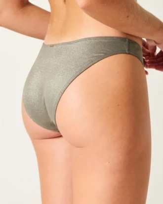 Glanzend hoog uitgesneden cheeky bikinibroekje