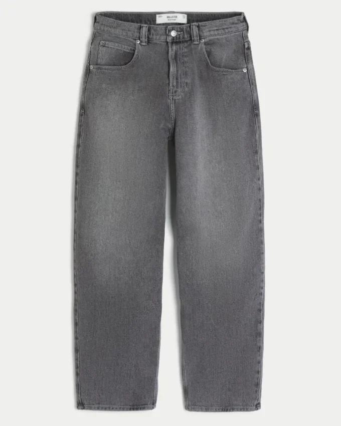 Grijze skaterbaggyjeans met borduursels en studs Grijze skaterbaggyjeans met borduursels en studs