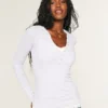 Henley met lange mouwen en capuchon