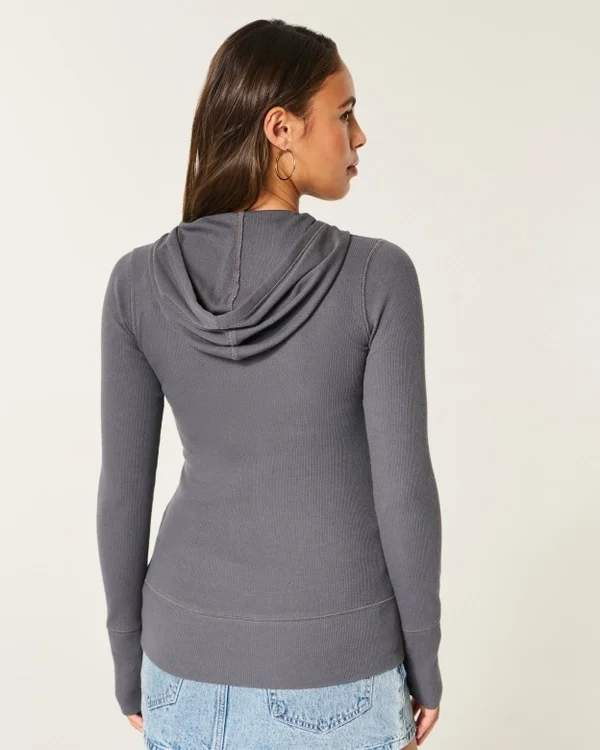 Henley met lange mouwen en capuchon Henley met lange mouwen en capuchon
