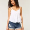 Hoge, gescheurde donkerblauwe denim short Hoge, gescheurde donkerblauwe denim short
