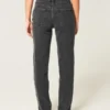 Hoge taille gewassen zwarte rechte jeans Hoge taille gewassen zwarte rechte jeans