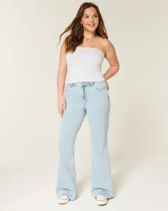 Hoge taille, lichtgewassen flare jeans met geborduurd hart