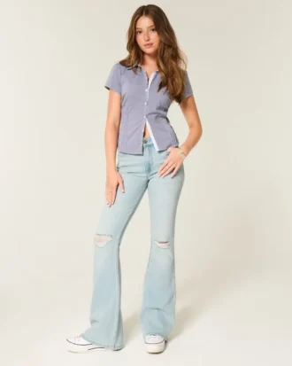 Hoge taille, lichtgewassen flare jeans met scheuren
