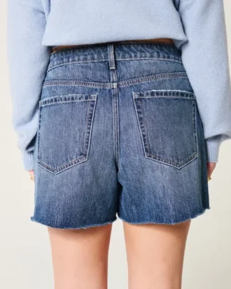 Hoge taille, medium donkere wassing, relaxte denim shorts 5″