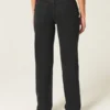 Hoge zwarte rechte jeans