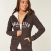 Holiday Vault Release Sherpa-gevoerde hoodie met ritssluiting en logo Holiday Vault Release Sherpa-gevoerde hoodie met ritssluiting en logo