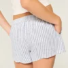 Hollister Livvy laag uitgesneden short van linnenmix