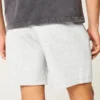 Korte broek van koelende fleece tot halverwege het bovenbeen Korte broek van koelende fleece tot halverwege het bovenbeen