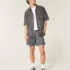 Korte twill-short tot halverwege het bovenbeen