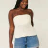 Kromme laag uitgesneden medium wash denim shortje Kromme laag uitgesneden medium wash denim shortje