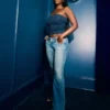 Laag model, medium wassing, geborduurde bloemen, bootcut jeans Laag model, medium wassing, geborduurde bloemen, bootcut jeans