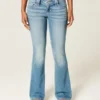 Laag model, medium wassing, geborduurde bloemen, bootcut jeans Laag model, medium wassing, geborduurde bloemen, bootcut jeans