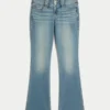 Laag model, medium wassing, geborduurde bloemen, bootcut jeans Laag model, medium wassing, geborduurde bloemen, bootcut jeans