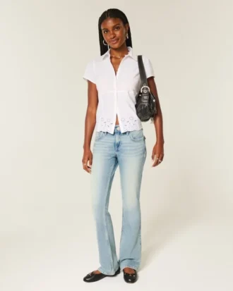 Laag model, medium wassing, geborduurde vlinder bootcut jeans
