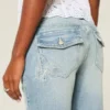 Laag model, medium wassing, geborduurde vlinder bootcut jeans Laag model, medium wassing, geborduurde vlinder bootcut jeans