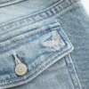 Laag model, medium wassing, geborduurde vlinder bootcut jeans Laag model, medium wassing, geborduurde vlinder bootcut jeans
