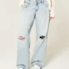 Laag uitgesneden baggy jeans met lichte wassing en scheuren