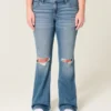 Laag uitgesneden bootcut jeans met scheuren en medium wassing Laag uitgesneden bootcut jeans met scheuren en medium wassing