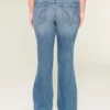 Laag uitgesneden bootcut jeans met scheuren en medium wassing Laag uitgesneden bootcut jeans met scheuren en medium wassing