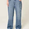 Laag uitgesneden donkerblauwe baggy jeans met ‘Class of ’26’-borduursel Laag uitgesneden donkerblauwe baggy jeans met ‘Class of ’26’-borduursel