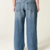Laag uitgesneden donkerblauwe baggy jeans met ‘Class of ’26’-borduursel Laag uitgesneden donkerblauwe baggy jeans met ‘Class of ’26’-borduursel