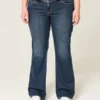 Laag uitgesneden donkerblauwe bootcut jeans