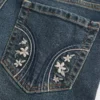 Laag uitgesneden donkerblauwe bootcut jeans met borduursels