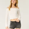 Laag uitgesneden gewassen zwarte denim short