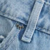 Laag uitgesneden lichtgewassen baggy jeans met studs en strikken Laag uitgesneden lichtgewassen baggy jeans met studs en strikken