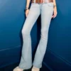 Laag uitgesneden lichtgewassen bootcut jeans