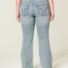 Laag uitgesneden lichtgewassen bootcut jeans Laag uitgesneden lichtgewassen bootcut jeans