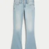 Laag uitgesneden lichtgewassen bootcut jeans