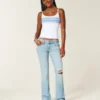 Laag uitgesneden, lichtgewassen bootcut jeans met scheuren en borduursels Laag uitgesneden, lichtgewassen bootcut jeans met scheuren en borduursels