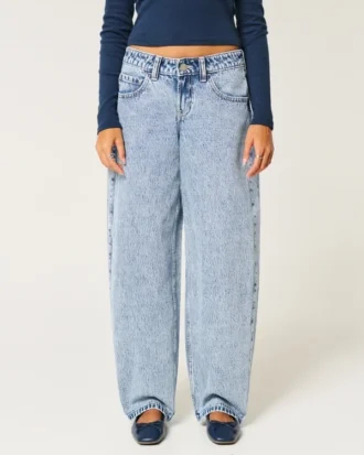 Laag uitgesneden, lichtgewassen, taps toelopende baggy jeans
