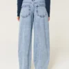 Laag uitgesneden, lichtgewassen, taps toelopende baggy jeans Laag uitgesneden, lichtgewassen, taps toelopende baggy jeans