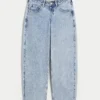 Laag uitgesneden, lichtgewassen, taps toelopende baggy jeans Laag uitgesneden, lichtgewassen, taps toelopende baggy jeans