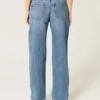 Laag uitgesneden, losse jeans met scheuren en medium wassing Laag uitgesneden, losse jeans met scheuren en medium wassing