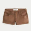 Lage short van imitatiesuède