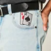 Lichte wassing Skater Baggy Jeans met speelkaartprint Lichte wassing Skater Baggy Jeans met speelkaartprint