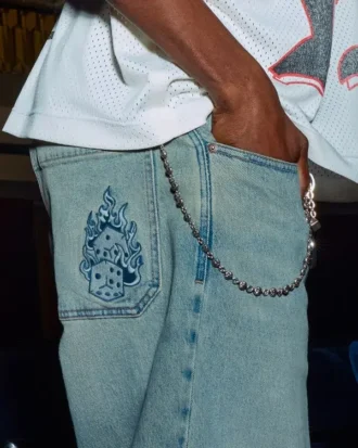 Lichtgewassen geborduurde Dice Skater Baggy Jeans Lichtgewassen geborduurde Dice Skater Baggy Jeans
