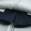 Lichtgewassen mini-rokje van denim met vetersluiting Lichtgewassen mini-rokje van denim met vetersluiting