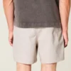 Linnenmix short tot halverwege het bovenbeen Linnenmix short tot halverwege het bovenbeen
